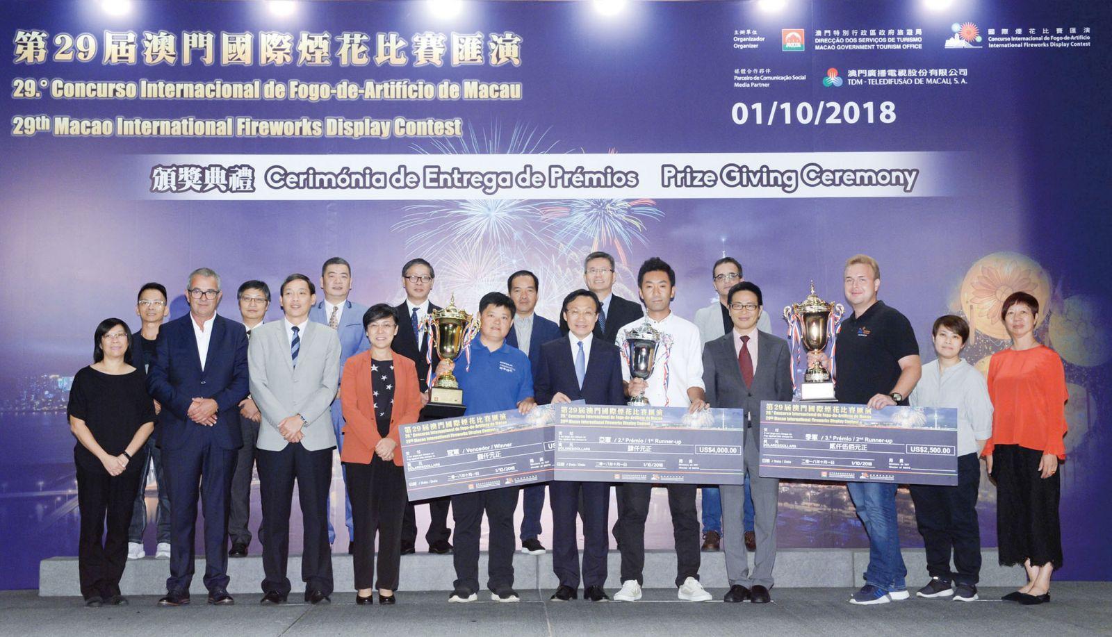 2025年香港和澳门精准免费大全与2025澳门天天六开彩开奖结果_多元化局势的发展;能否给未来带来契机、深度作答落实解释