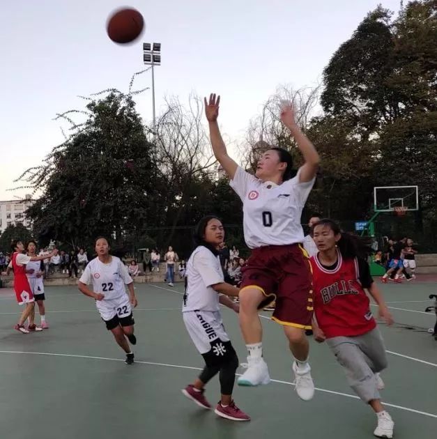篮球赛场，创意飞扬—激情与梦想的碰撞 篮球赛创意标语